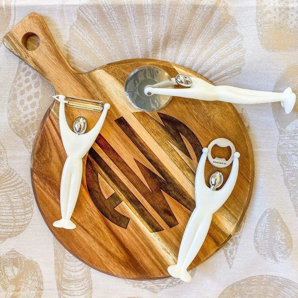 Personalized Round Acacia Wood Cutting Board with Handle